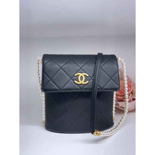 Chanel香奈兒限定款珍珠鏈黑金牛皮包