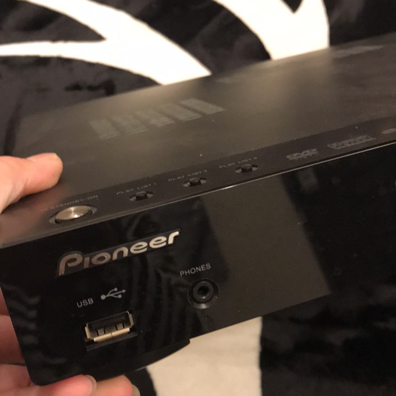 Pioneer dvd 錄放影機幾乎全新只使用一次，當初買一萬多，沒在使用