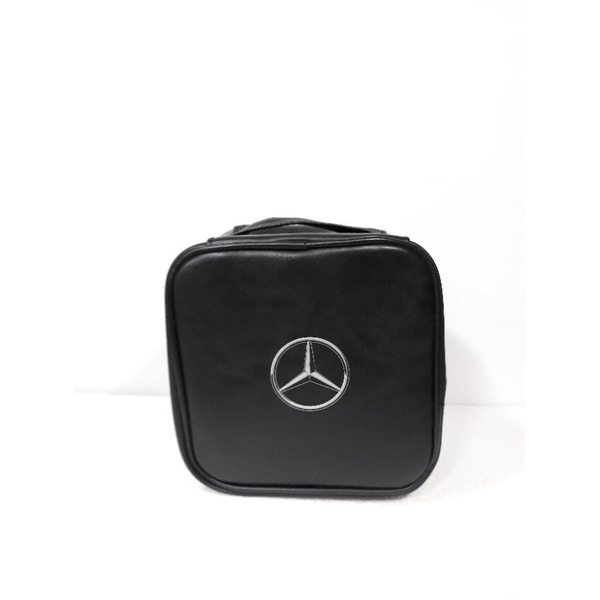 賓士Mercedes Benz 收納包，售880元。