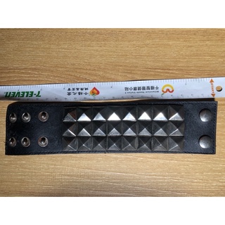 卯釘 手環 手飾 首飾 飾品 龐克 龐克風 個性 時尚 配件 黑色 皮革 穿搭 風格 百搭 搖滾 搖滾風
