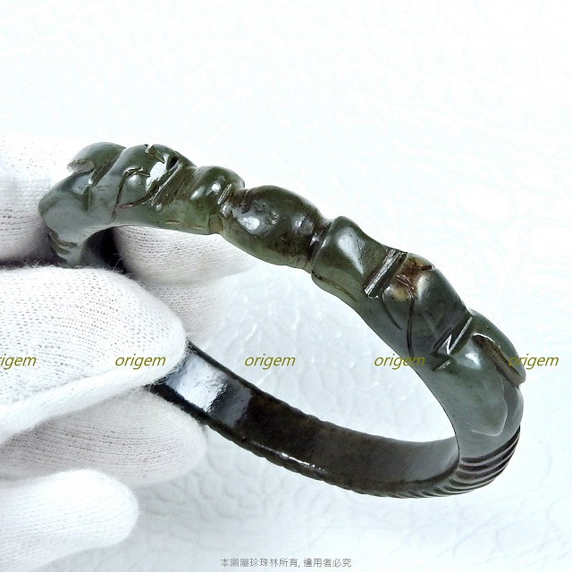 珍珠林~雙龍搶珠雕刻龍鐲~天然新疆和闐青玉#289 手圍18號.內徑54mm