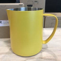 卡拉拉咖啡精品 Barista Gear BG 不鏽鋼  拉花鋼杯  烤漆黃  奶泡杯 鋼杯 20oz / 24oz