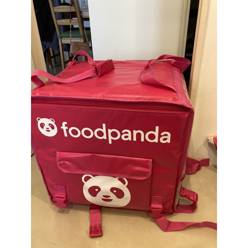 foodpanda熊貓大箱保溫箱9成新附原廠杯架跟熊貓外套加T shirt(XL)一件（XL)