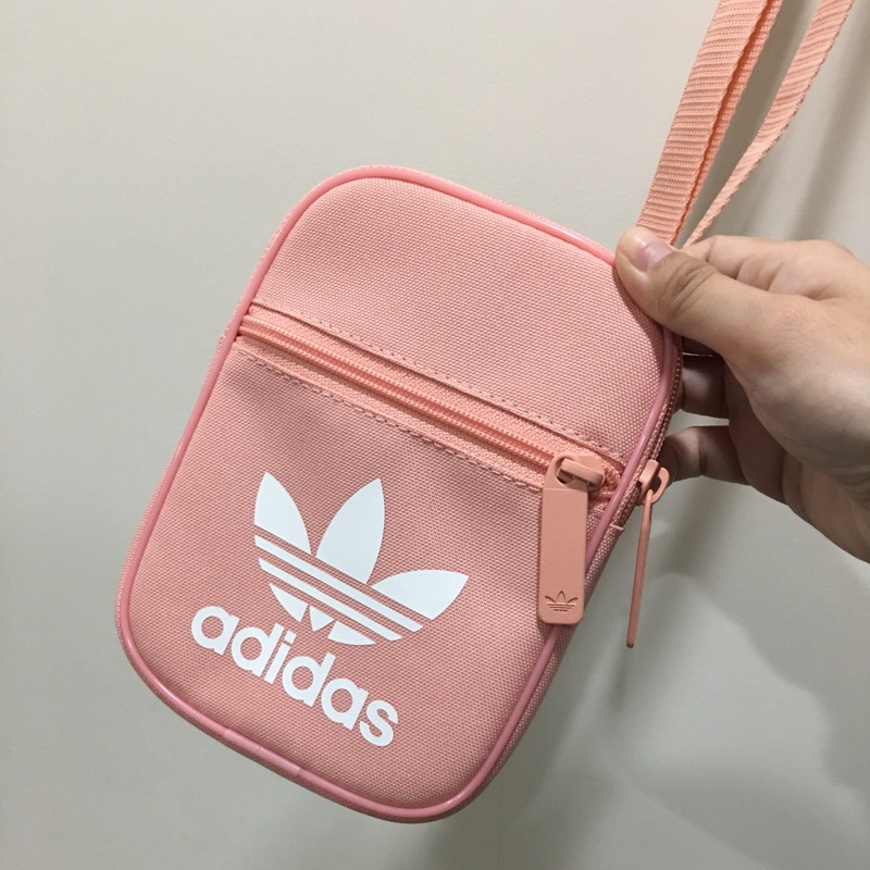 Adidas愛迪達三葉草小斜背包 粉色