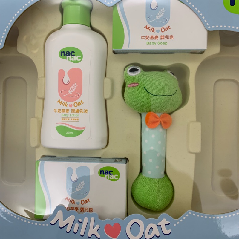 麗嬰房nac nac牛奶燕麥潤膚乳液+嬰兒皂*2+青蛙手搖鈴