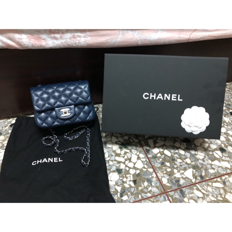 Chanel mini 17