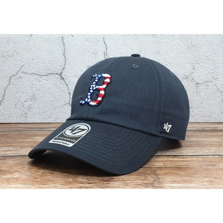 蝦拼殿 47 brand MLB波士頓紅襪國旗版 鐵灰底國旗繡線  基本款老帽棒球帽  現貨供應中 男生女生都可戴