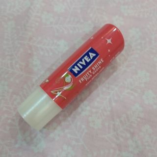 NIVEA妮維雅果漾潤彩蜜唇膏SPF10粉紅石榴