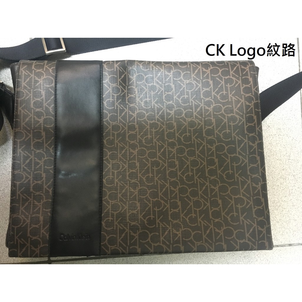 Calvin Klein CK 咖啡色 側背包 2折 LOGO紋路 斜背包 名牌 精品 專櫃 包包