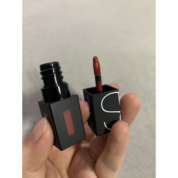 nars 全新紅色唇釉/小包攜帶方便