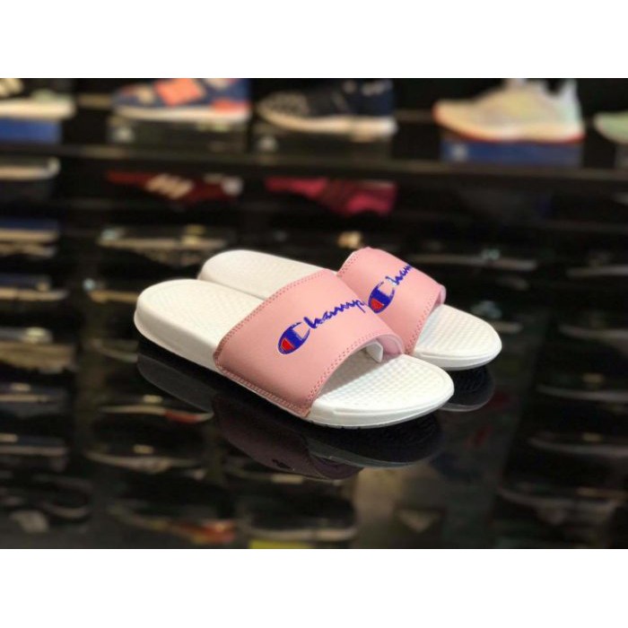 【Simple Shop】現貨 CHAMPION 運動拖鞋 草寫小字 Benassi 粉紅 冠軍拖鞋 男女都有