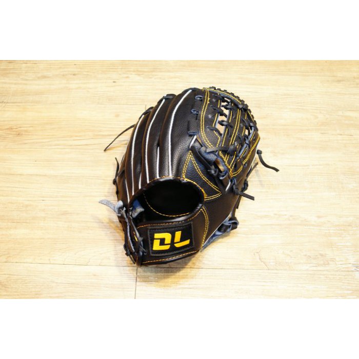 DL最新款平價的牛皮棒壘球手套 內野手用 送手套袋 不景氣也要全民打棒球