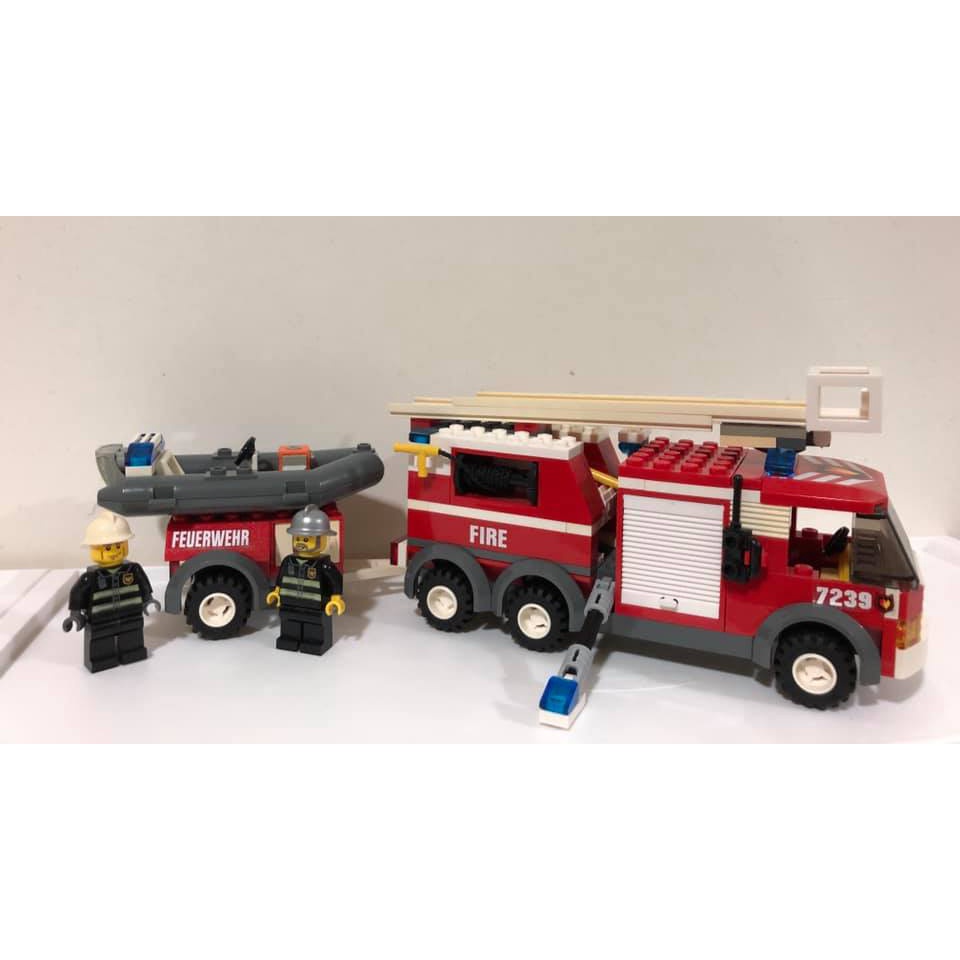 [二手]樂高 LEGO 城市系列 7239 消防雲梯車 - 車體+2人偶+配件 - 內容物如圖