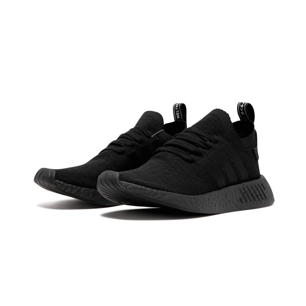 nmd r2 triple black