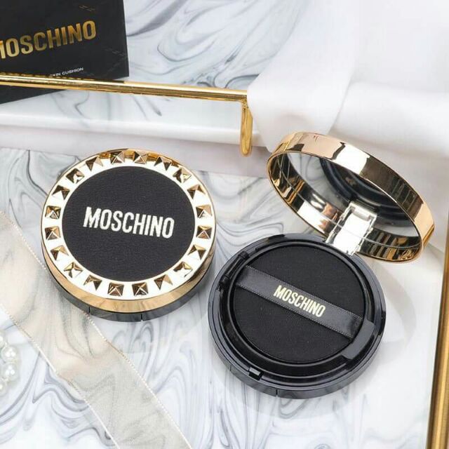 韓國正品MOSCHINO 鉚釘氣墊 
#02色號自然色


SPF50+/PA+++