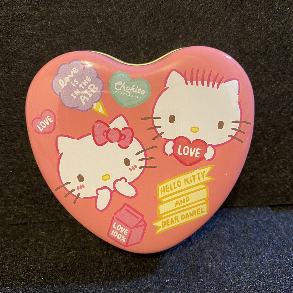 【三麗鷗Hello Kitty】情人節 收納鐵盒 圓鐵盒 餅乾 糖果鐵盒 可愛 桌面收納 整理 儲物盒 空鐵盒 鐵盒