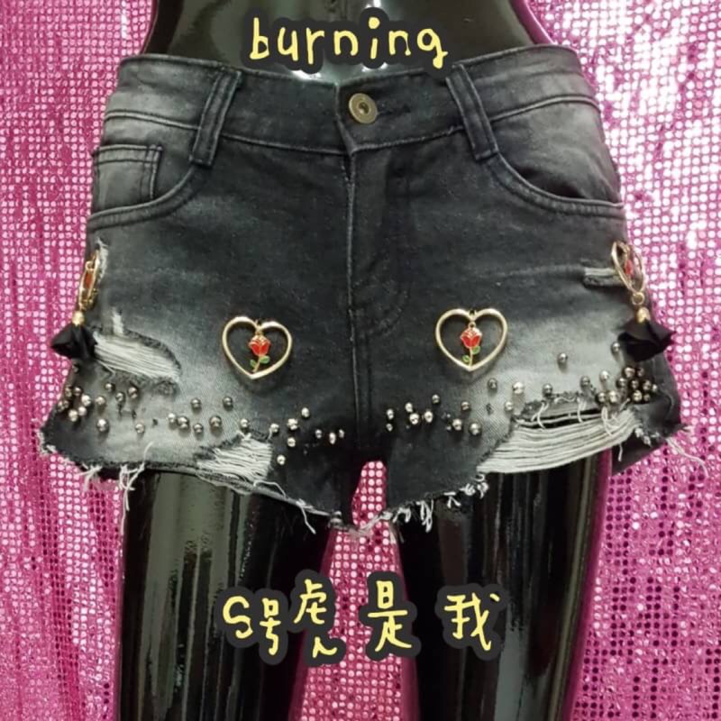 正韓*burning玫瑰愛心牛仔短褲