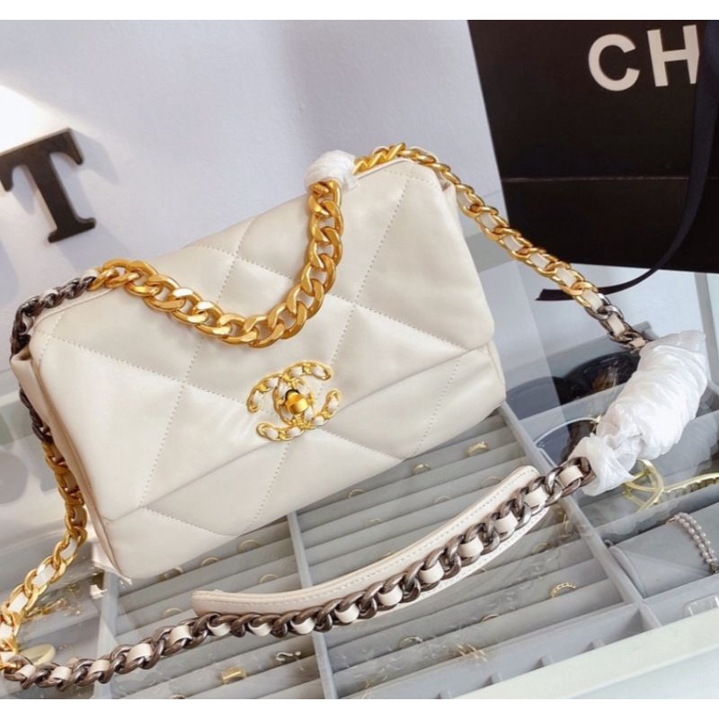 現貨在台Chanel 小香贈品包-枕頭包（chanel-vip-bag)