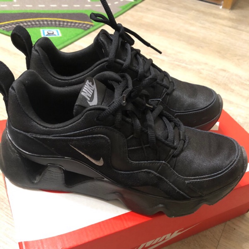 二手 Nike球鞋RYZ365超夯黑色款 尺寸235