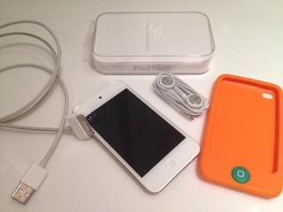 [二手] 白色 Apple 蘋果 iPod touch 四代 32GB 32G 內附萬首歌曲 配件盒子齊全 功能正常
