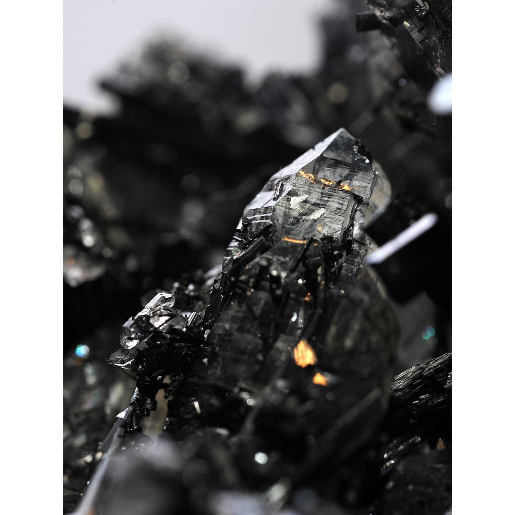黑碧璽.(電氣石)+骨幹白水晶共生..兩種超能量集合..辟邪檔煞(收藏品)
