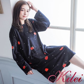 【Kilei】女生睡衣 保暖睡衣 冬季落肩款圓領圖樣草莓點點海島絨長袖連身睡衣裙XA4304-01(潮流黑色)全尺碼