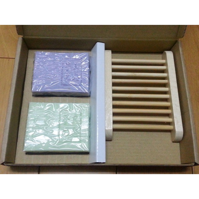 蘭麗 手工皂 3件組禮盒(乳木果薰衣草皂80g+山茶花蘆薈皂80g+香皂架)