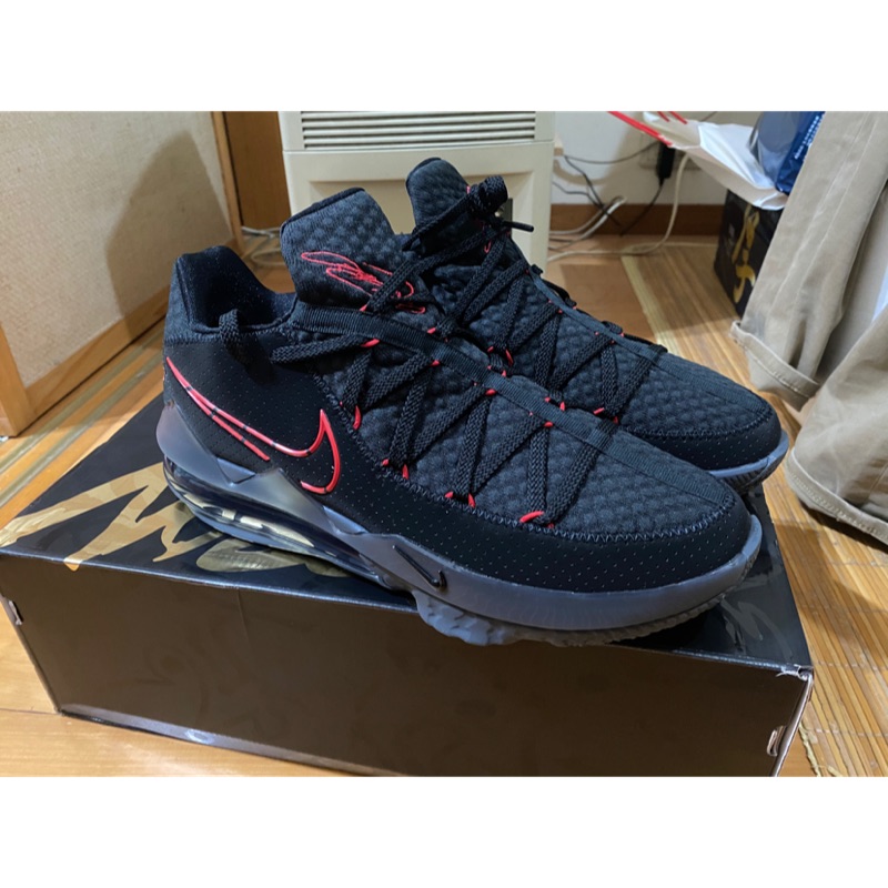 lebron17 low 黑紅色