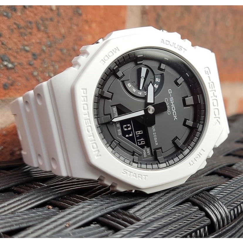 【金台鐘錶】CASIO卡西歐 G-SHOCK 超人氣的八角錶殼設計(白色x黑面) 農家橡樹 GA-2100-7A