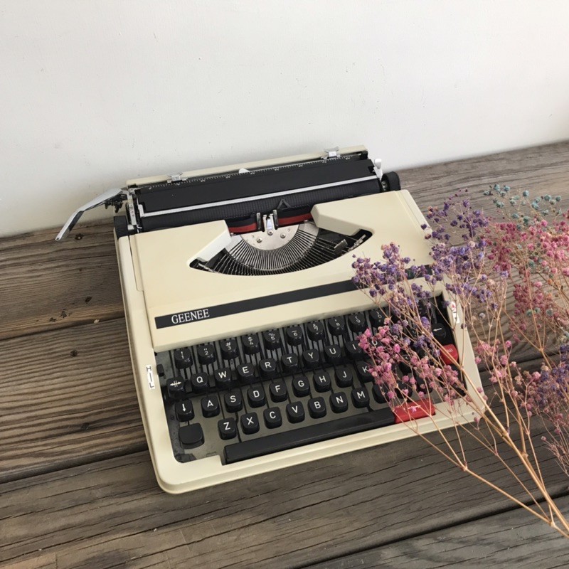 已讓藏～早期 Geenee 白色機械式打字機 老件收藏 陳列古道具