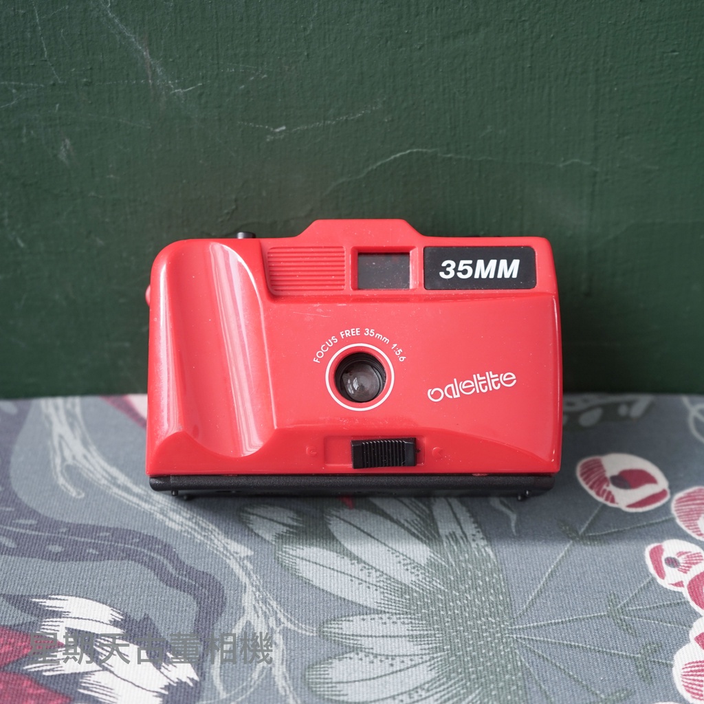 【星期天古董相機】MIT搶眼紅色 35mm F5.6 玩具相機 傻瓜相機