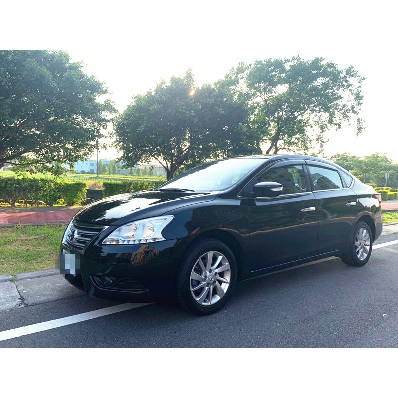 2015 Nissan Sentra 1.8 黑 配合全額貸、找 錢超額貸 FB搜尋 : 『阿文の圓夢車坊』