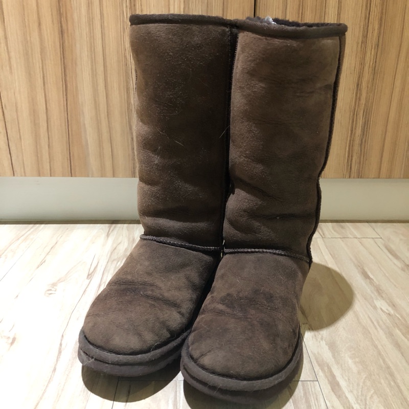 [二手 八成新] UGG 5825 CLASSIC SHORT經典暢銷款 明星最愛羊皮毛一體雪靴 巧克力色