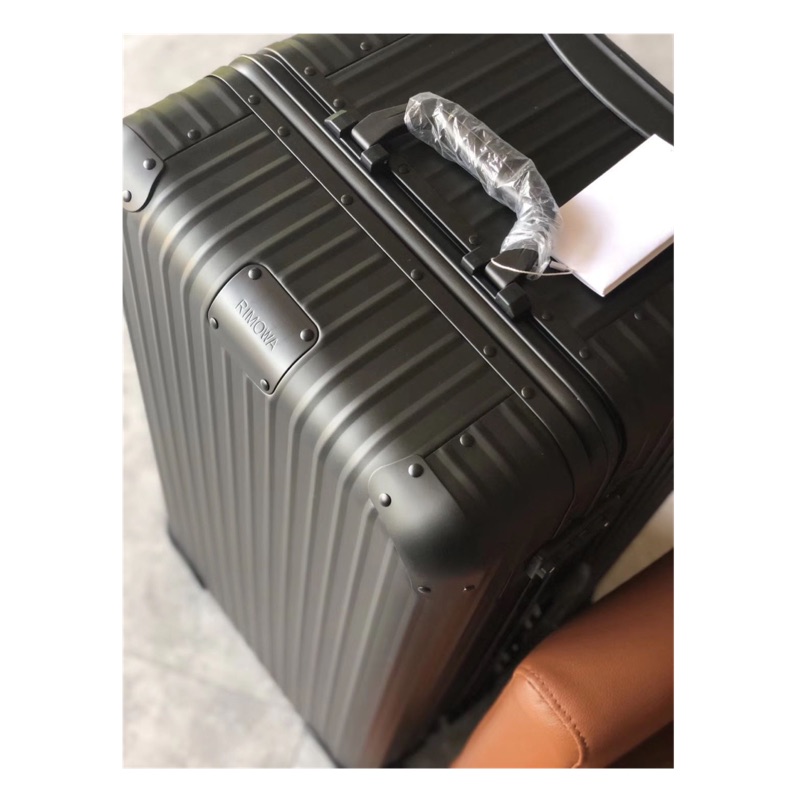 Rimowa 30吋鋁合金特A行李箱原價一萬多