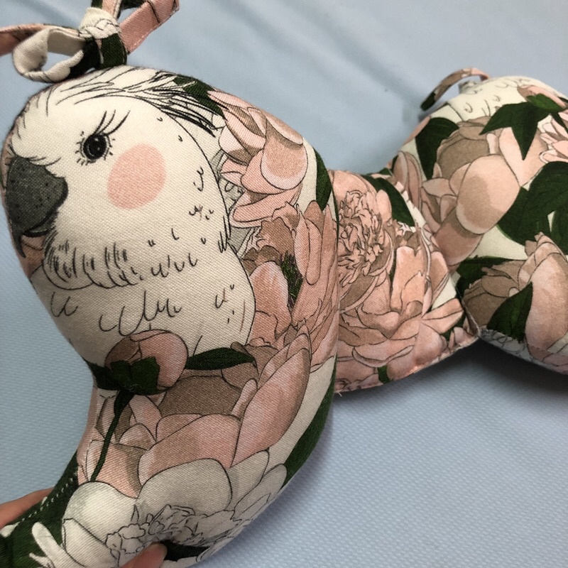 二手極新有機枕頭 波蘭 La millou牡丹鸚鵡有機棉天使枕 嬰兒枕頭 寶寶枕頭 護頭枕 護頸枕