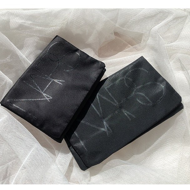 隨便裝點什麼 🇫🇷 NARS 黑色緞感 粉餅包 化妝包 小物包 萬用收納包 飾品化妝鏡衛生棉化妝棉（NBS18）