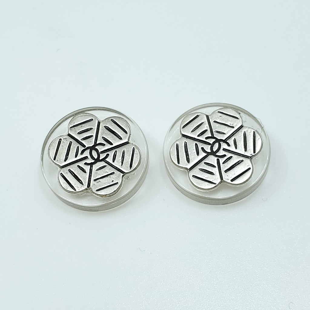香奈兒鈕扣Chanel buttons 22mm 透明塑料背景+銀色花形金屬造型2個一組 