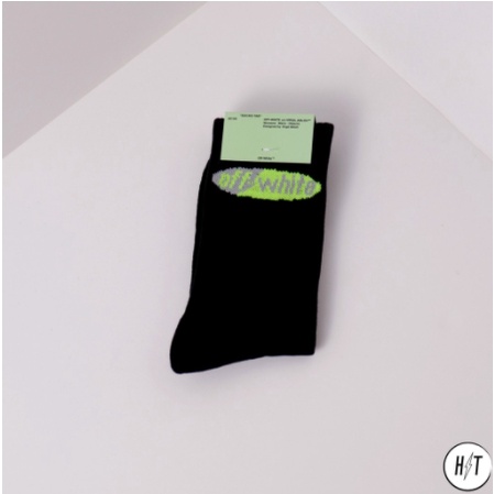 OFF-WHITE Logo Socks 白,黑襪子