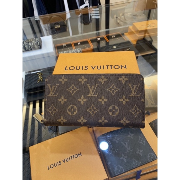鹿晉歐美精品🦌 Louis Vuitton LV M42616卡其老花奶茶色長夾