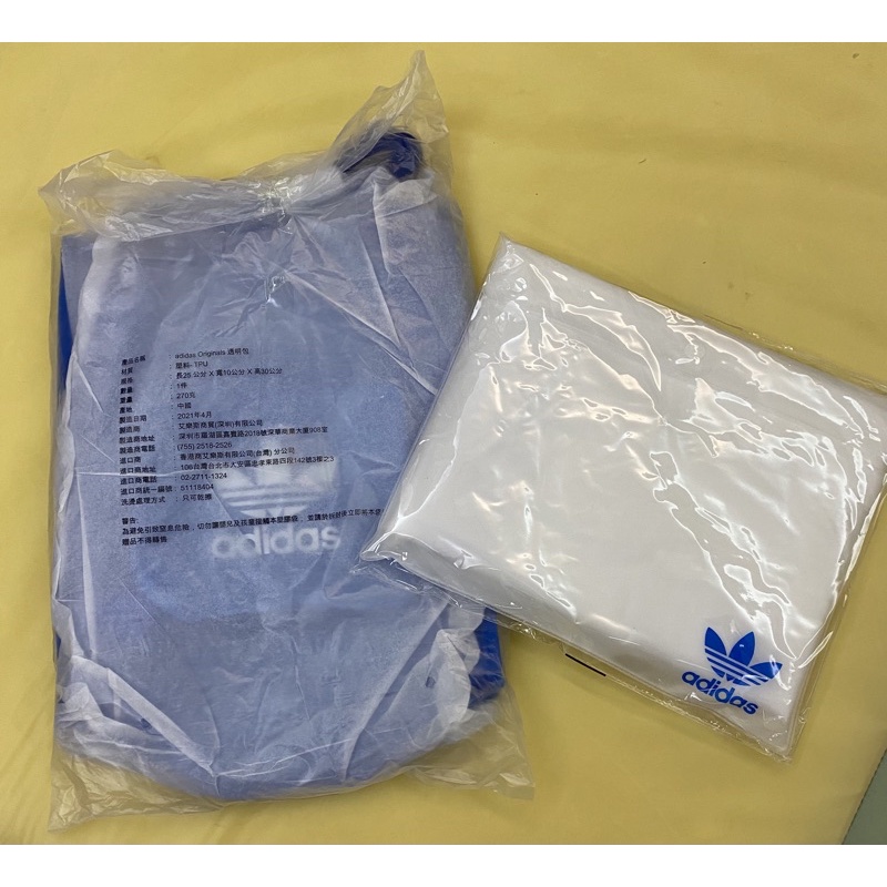 [Adidas] 白色雨衣+藍色透明包