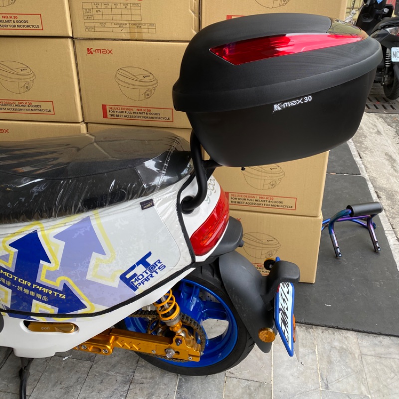 飛達ㄧ族-狗2 gogoro2 ECO5後行李箱架+K max k30後行李箱1組3000元 下標前請先訊問庫存