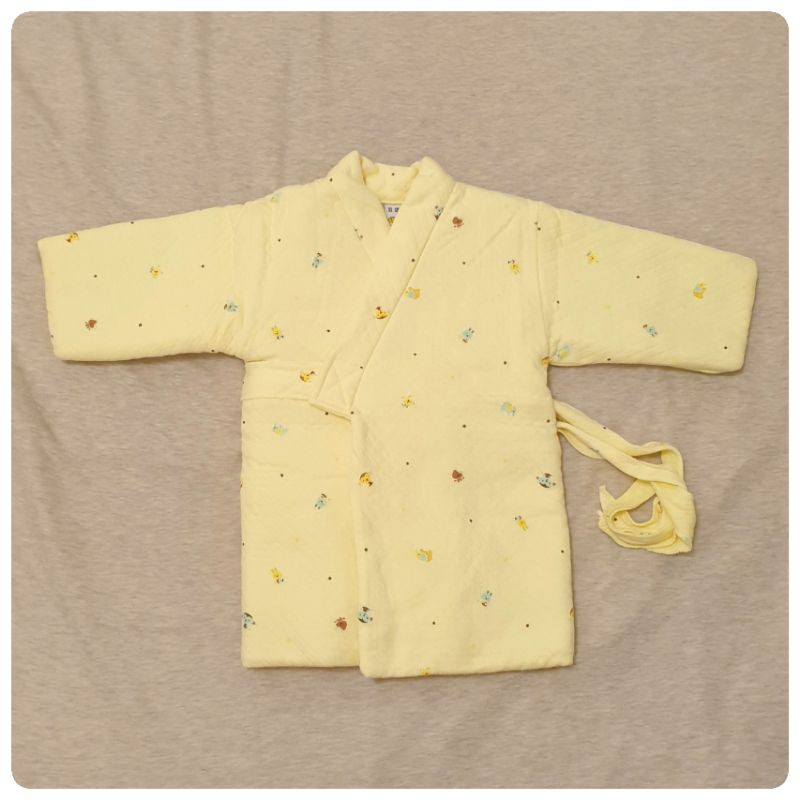 [二手] 寶寶 秋冬 台灣製 厚款鋪棉和服外套 長睡袍 和尚服/黃/0m+