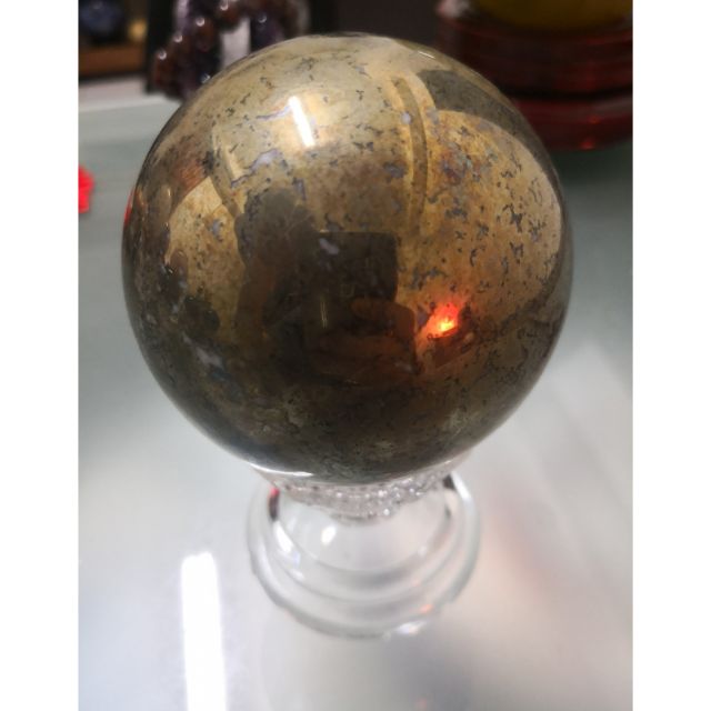 黃銅礦球，天鐵球，直徑約7.6cm，1.2kg。水晶球