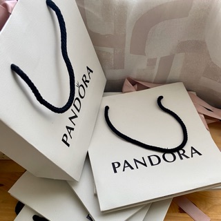 ❣️Pandora Love❣️Pandora粉紅緞帶紙袋，全新，現貨，可裝一個大手鏈盒或2個戒指串珠盒