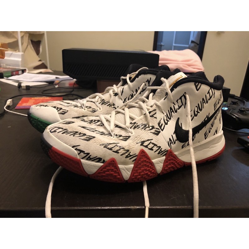 Kyrie 4 bhm 黑人節 us12 籃球鞋 黑白 二手 休閒鞋nba 室外 後衛 irving