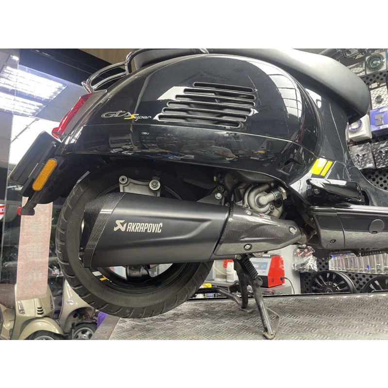 VOS偉士狗肉車坊-Vespa GTS GTV 2022最新版 akrapovic 天蠍管 蠍子管 符合歐盟七期法規