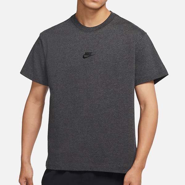 [麥修斯]NIKE BOXY TEE 短袖 上衣 素T 高磅 刺繡小勾 情侶衣 深灰色 男女款 DN5241 254