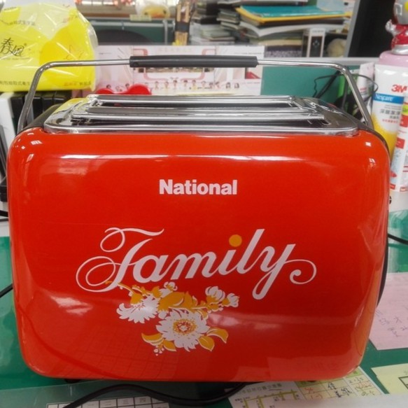 代友出售   National   國際牌 紅色  復古 烤麵包機  外觀新  已故障  可當   擺飾  裝飾