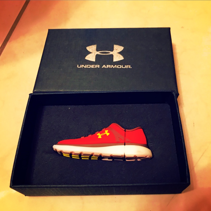 全新 UA 慢跑鞋造型 隨身碟 8G under armour