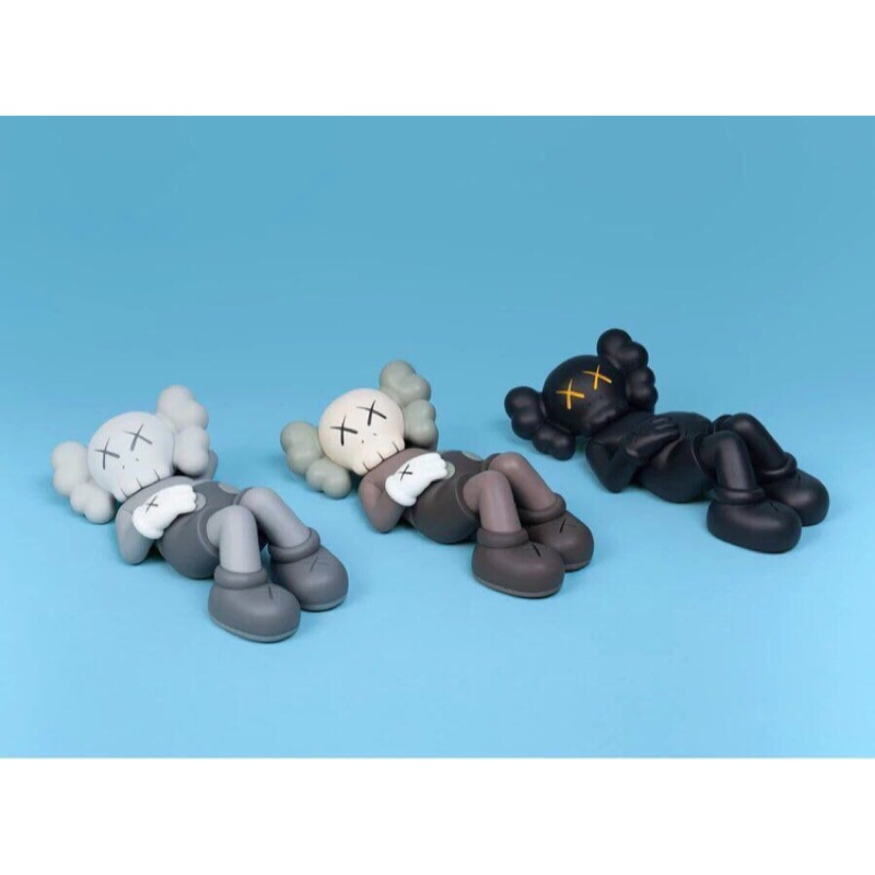 全新正品 KAWS : HOLIDAY JAPAN 日本站限定富士山 9.5" 搪膠公仔 三色ㄧ組